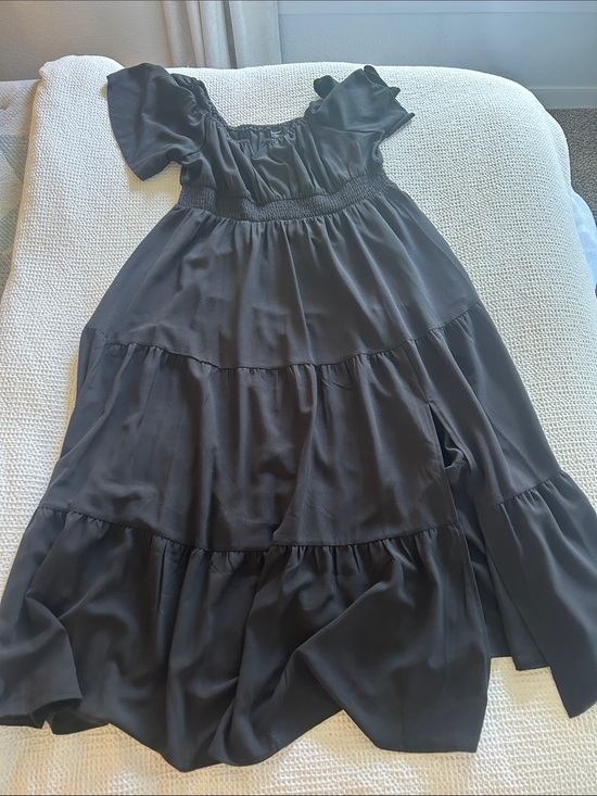 Dresses & Skirts - Black Tiered Puff-Sleeve Dress